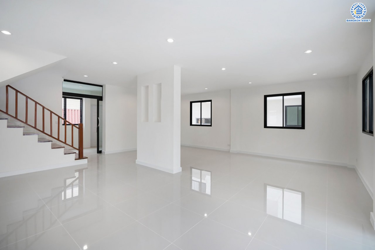 บ้านมือสองตกแต่งใหม่ โครงการ มณธานี บางแค หลังมุม ดีไซน์หรูหรา เนื้อที่ 66.6 ตร.ว. ฟังก์ชัน 3 ห้องนอน 3 ห้องน้ำ จอดรถได้ 2 คัน บนทำเลเดินทางสะดวก เชื่อมต่อหลายเส้นทาง ใกล้เดอะมอลล์บางแค ทางด่วน "กาญจนาภิเษก" และรถไฟฟ้า "สถานีหลักสอง"